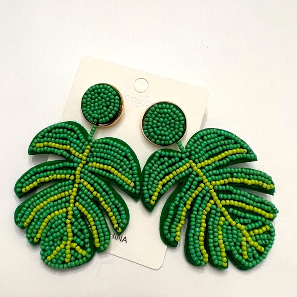 Jewelry - Green Beaded Leaf Earrings